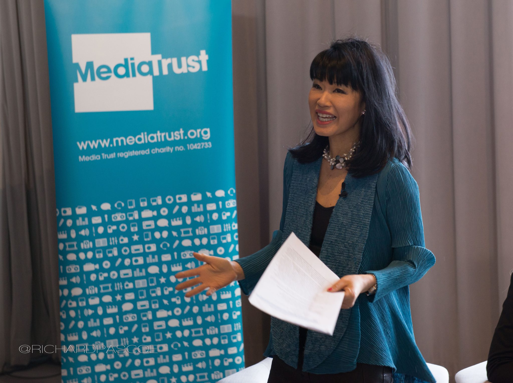 Media Trust CEO Su-Mei Thompsons stands up to kick off the discussion.